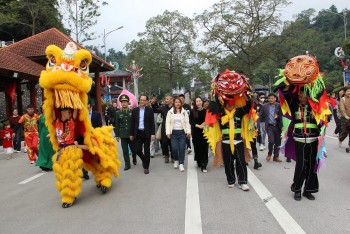 Lạng Sơn rộn ràng đón đoàn khách du lịch quốc tế đầu tiên năm 2026 qua Cửa khẩu Hữu Nghị