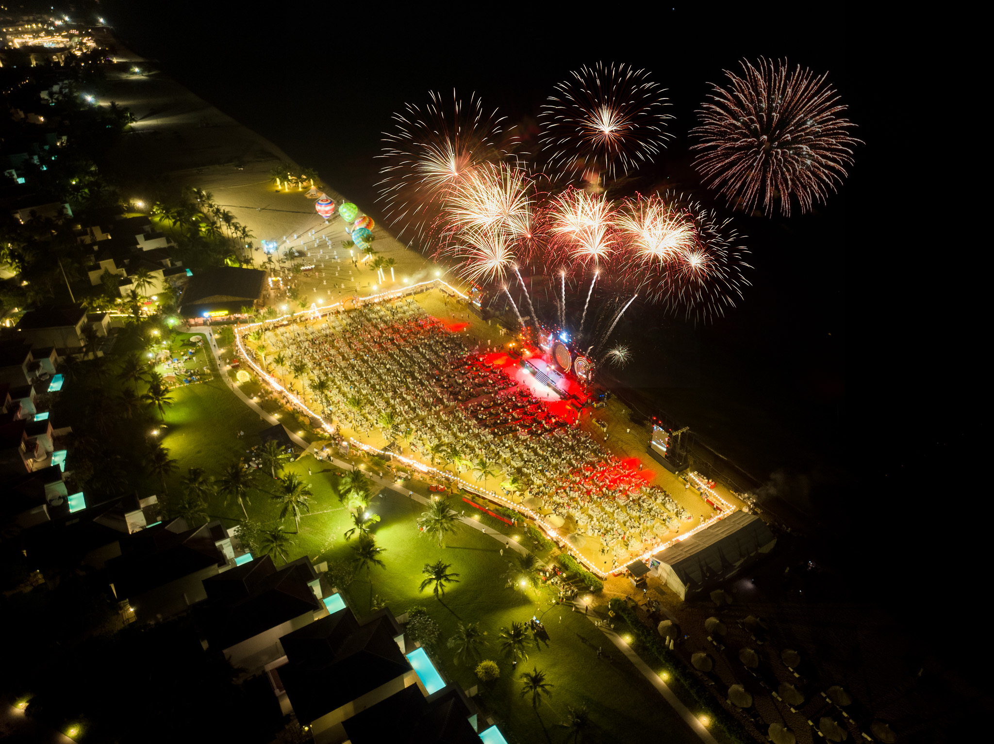 Đêm giao thừa rực rỡ trên bản đồ Việt Nam: “Thánh địa countdown họ Vin” vững vàng vị thế điểm đến quốc dân Đêm giao thừa rực rỡ trên bản đồ Việt Nam: “Thánh địa countdown họ Vin” vững vàng vị thế điểm đến quốc dân