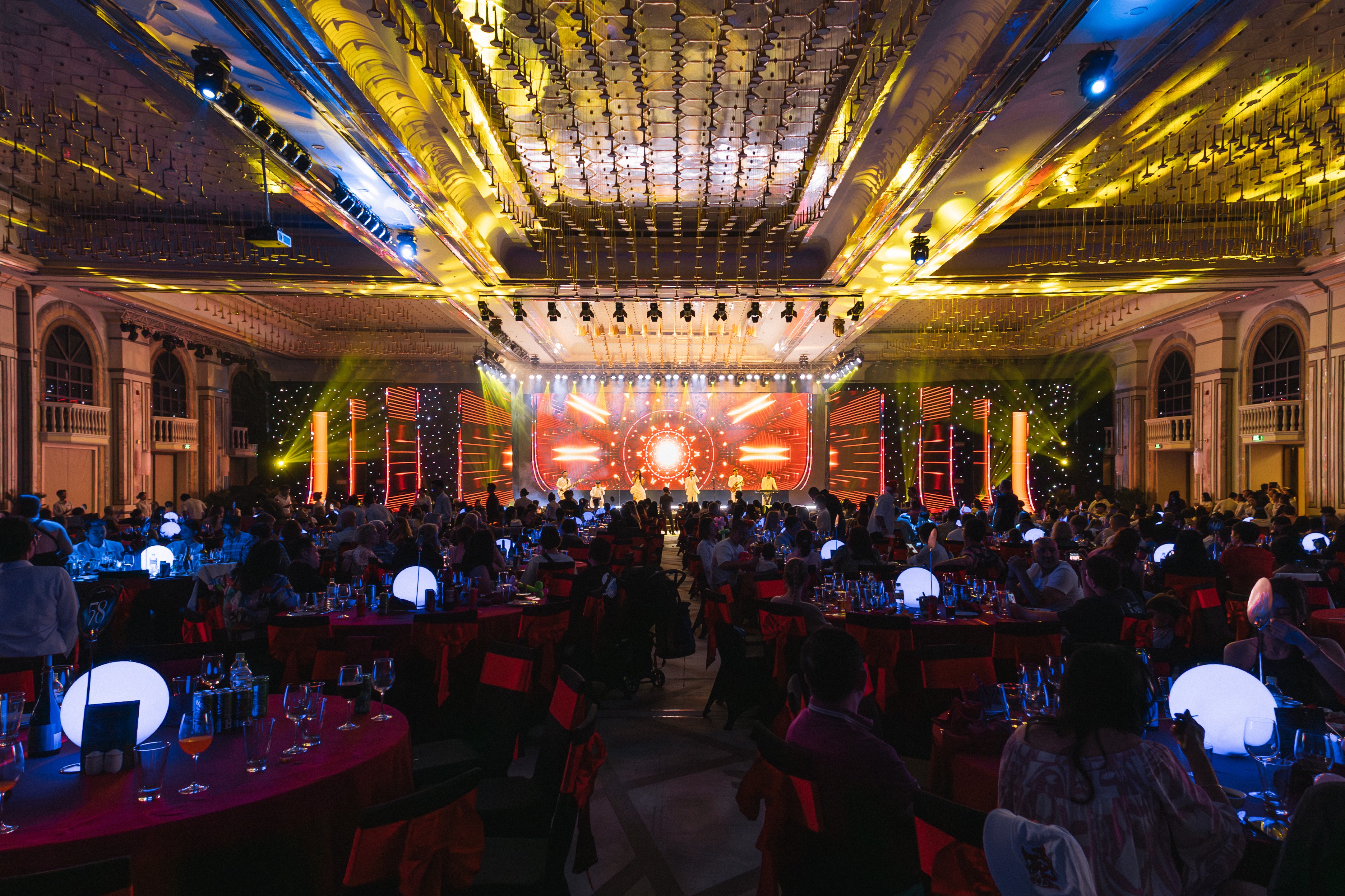 Đêm giao thừa rực rỡ trên bản đồ Việt Nam: “Thánh địa countdown họ Vin” vững vàng vị thế điểm đến quốc dân Đêm giao thừa rực rỡ trên bản đồ Việt Nam: “Thánh địa countdown họ Vin” vững vàng vị thế điểm đến quốc dân