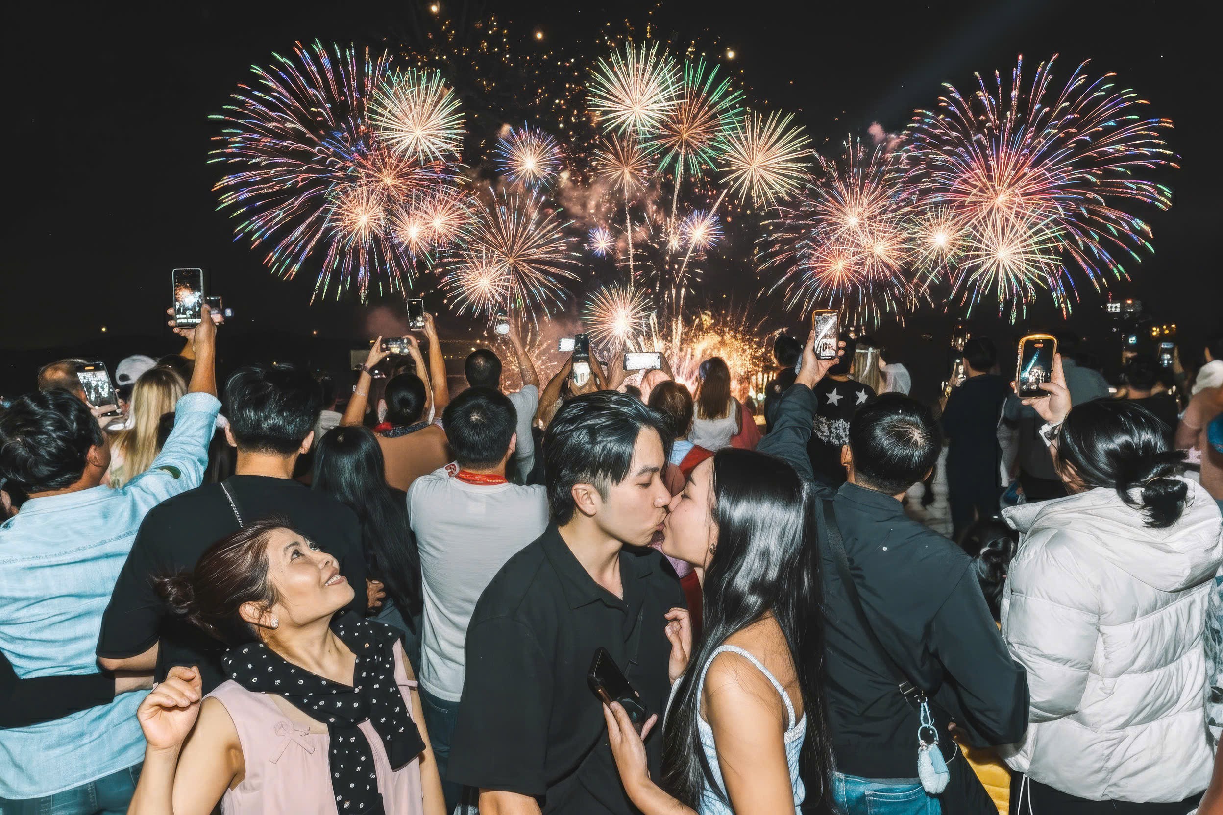 Đêm giao thừa rực rỡ trên bản đồ Việt Nam: “Thánh địa countdown họ Vin” vững vàng vị thế điểm đến quốc dân Đêm giao thừa rực rỡ trên bản đồ Việt Nam: “Thánh địa countdown họ Vin” vững vàng vị thế điểm đến quốc dân