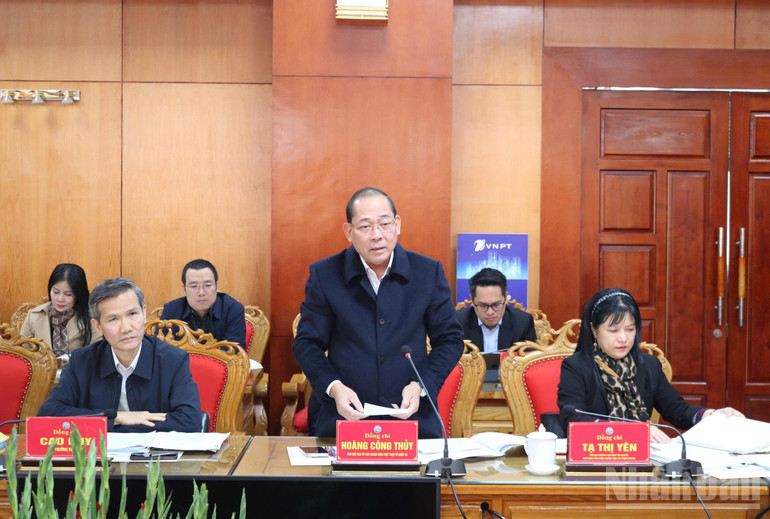 Phó Thủ tướng Thường trực Chính phủ Nguyễn Hòa Bình kiểm tra công tác bầu cử tại Lạng Sơn Phó Thủ tướng Thường trực Chính phủ Nguyễn Hòa Bình kiểm tra công tác bầu cử tại Lạng Sơn
