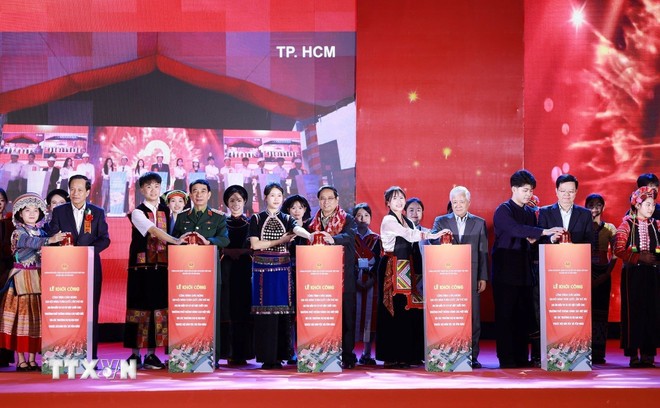 Thủ tướng: Xây dựng trường học khu vực miền núi, đồng bào dân tộc để gieo chữ, giữ nước
