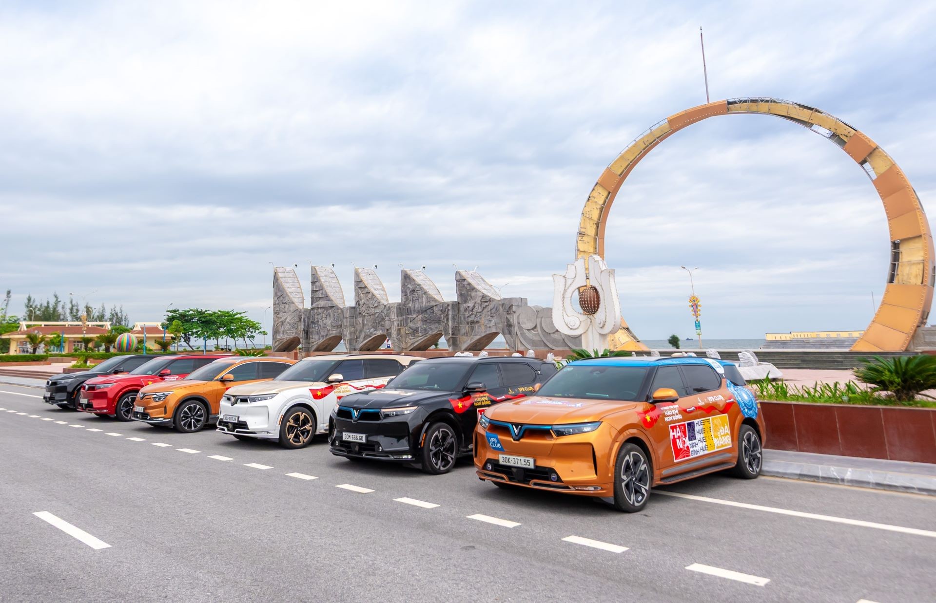 Bán xe xăng lên đời xe điện, chủ xe VinFast VF 9 xuýt xoa: “Biết xe xịn thế này đã sớm mua vài chiếc” Bán xe xăng lên đời xe điện, chủ xe VinFast VF 9 xuýt xoa: “Biết xe xịn thế này đã sớm mua vài chiếc”