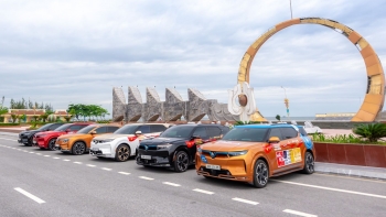 Bán xe xăng lên đời xe điện, chủ xe VinFast VF 9 xuýt xoa: “Biết xe xịn thế này đã sớm mua vài chiếc”