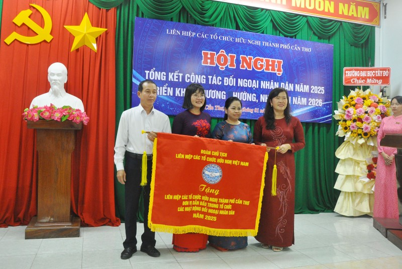 Đối ngoại nhân dân Cần Thơ 2025: Khẳng định vai trò nòng cốt, tạo đà cho nhiệm kỳ mới Đối ngoại nhân dân Cần Thơ 2025: Khẳng định vai trò nòng cốt, tạo đà cho nhiệm kỳ mới