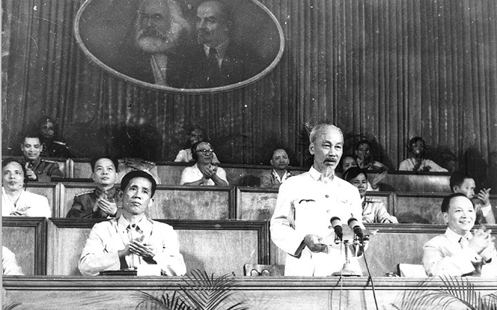 Ảnh tư liệu:Chủ tịch Hồ Chí Minh và các đồng chí Lê Duẩn, Trường Chinh tại Đại hội đại biểu toàn quốc lần thứ III của Đảng họp tại Thủ đô Hà Nội từ ngày 5 đến 10/9/1960. Ảnh tư liệu:Chủ tịch Hồ Chí Minh và các đồng chí Lê Duẩn, Trường Chinh tại Đại hội đại biểu toàn quốc lần thứ III của Đảng họp tại Thủ đô Hà Nội từ ngày 5 đến 10/9/1960.