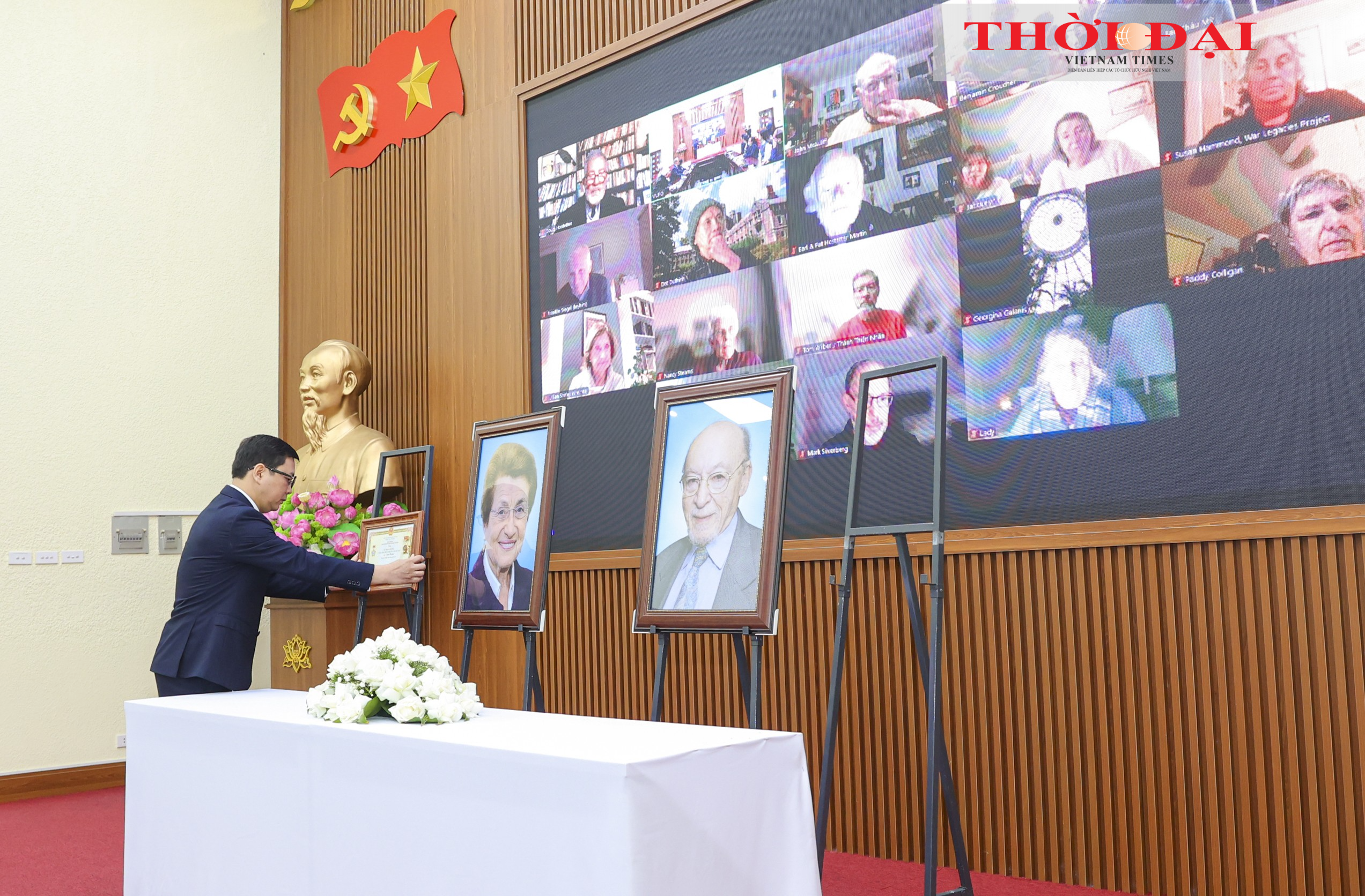 Lễ tưởng niệm vợ chồng ông bà Peter và Cora Weiss: Những sứ giả của lương tri và hòa bình Lễ tưởng niệm vợ chồng ông bà Peter và Cora Weiss: Những sứ giả của lương tri và hòa bình