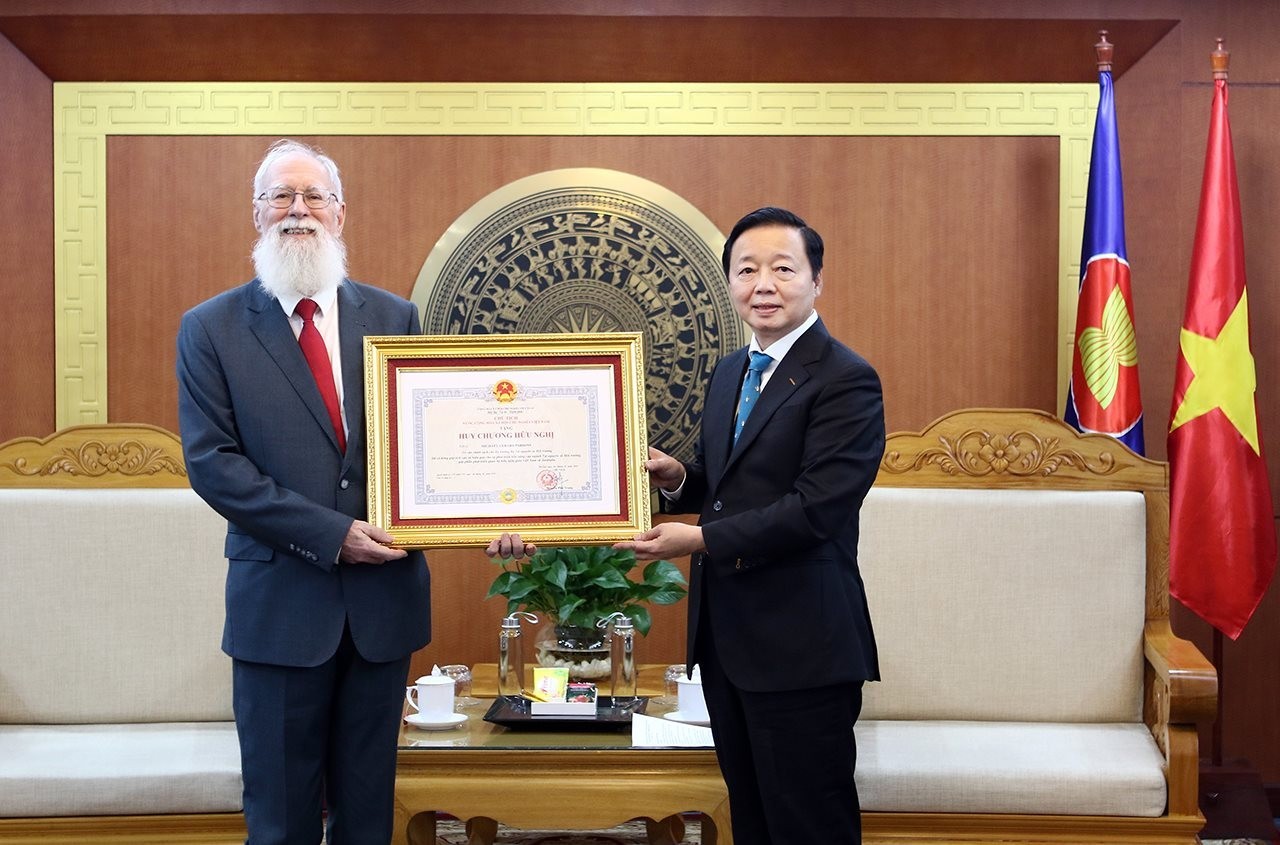 Tiến sĩ Michael Parsons (Australia): Việt Nam đang vươn lên như một đối tác có trách nhiệm vì con người và hành tinh Tiến sĩ Michael Parsons (Australia): Việt Nam đang vươn lên như một đối tác có trách nhiệm vì con người và hành tinh
