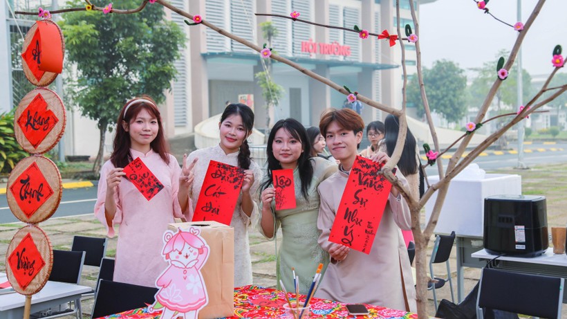 Gần 700 sinh viên trải nghiệm không gian “Tết Việt - Nhật 2026” Gần 700 sinh viên trải nghiệm không gian “Tết Việt - Nhật 2026”