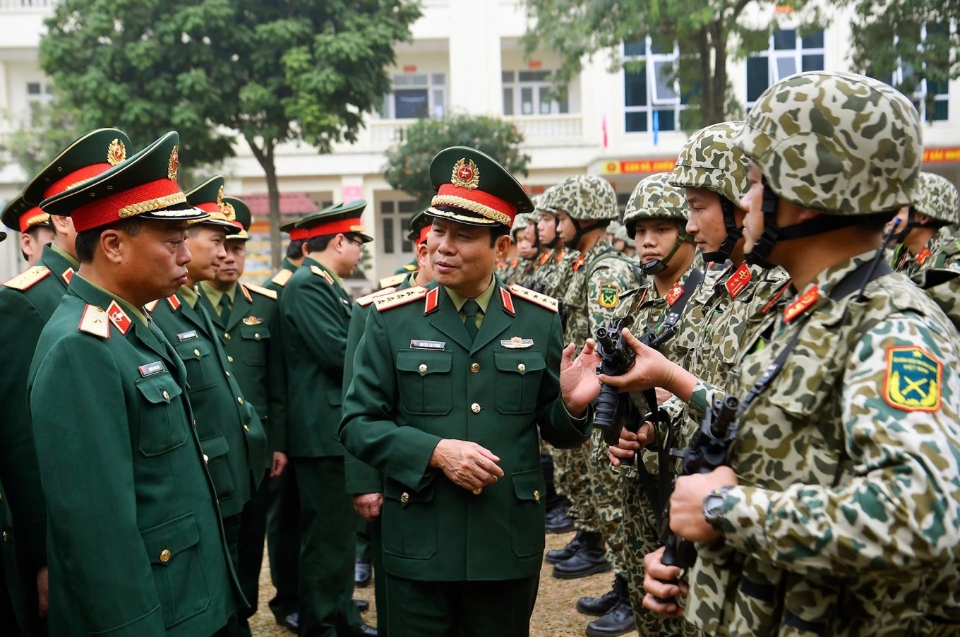 Siết chặt an ninh nhiều lớp, bảo vệ tuyệt đối an toàn Đại hội XIV của Đảng Siết chặt an ninh, bảo vệ tuyệt đối an toàn Đại hội XIV của Đảng