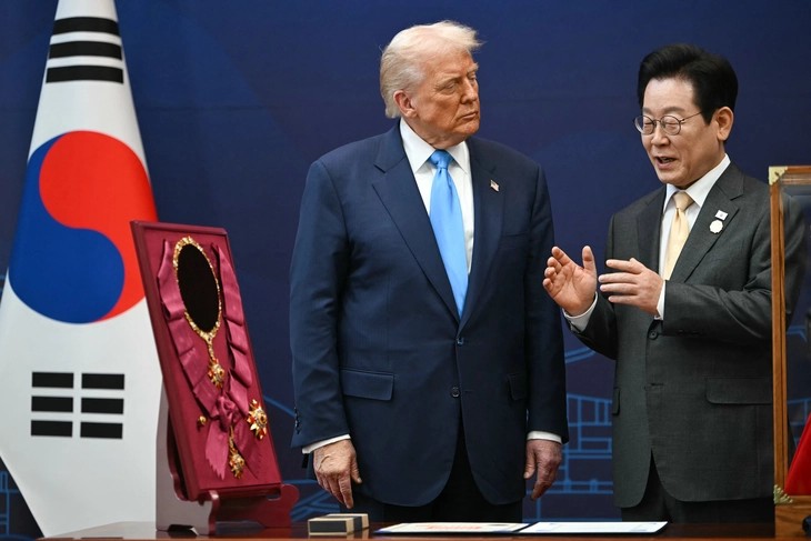 Tổng thống Hàn Quốc Lee Jae Myung và Tổng thống Mỹ Donald Trump trong sự kiện tại Bảo tàng Quốc gia Gyeongju ở Gyeongju, Hàn Quốc, ngày 29-10-2025 - Ảnh: AFP