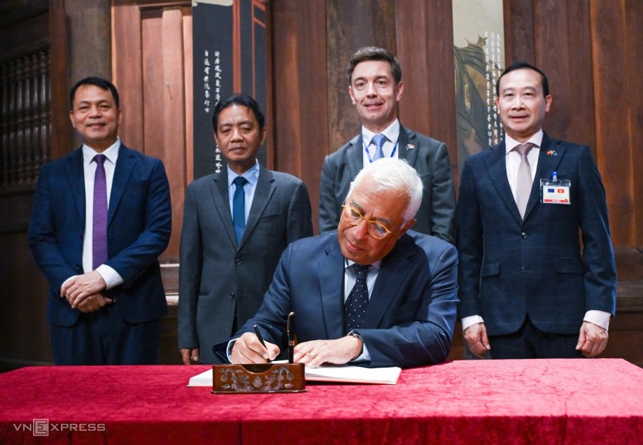 Chủ tịch Hội đồng châu Âu António Costa thăm Văn Miếu - Quốc Tử Giám và dự án metro số 3 Hà Nội Chủ tịch Hội đồng châu Âu António Costa thăm Văn Miếu - Quốc Tử Giám và dự án metro số 3 Hà Nội