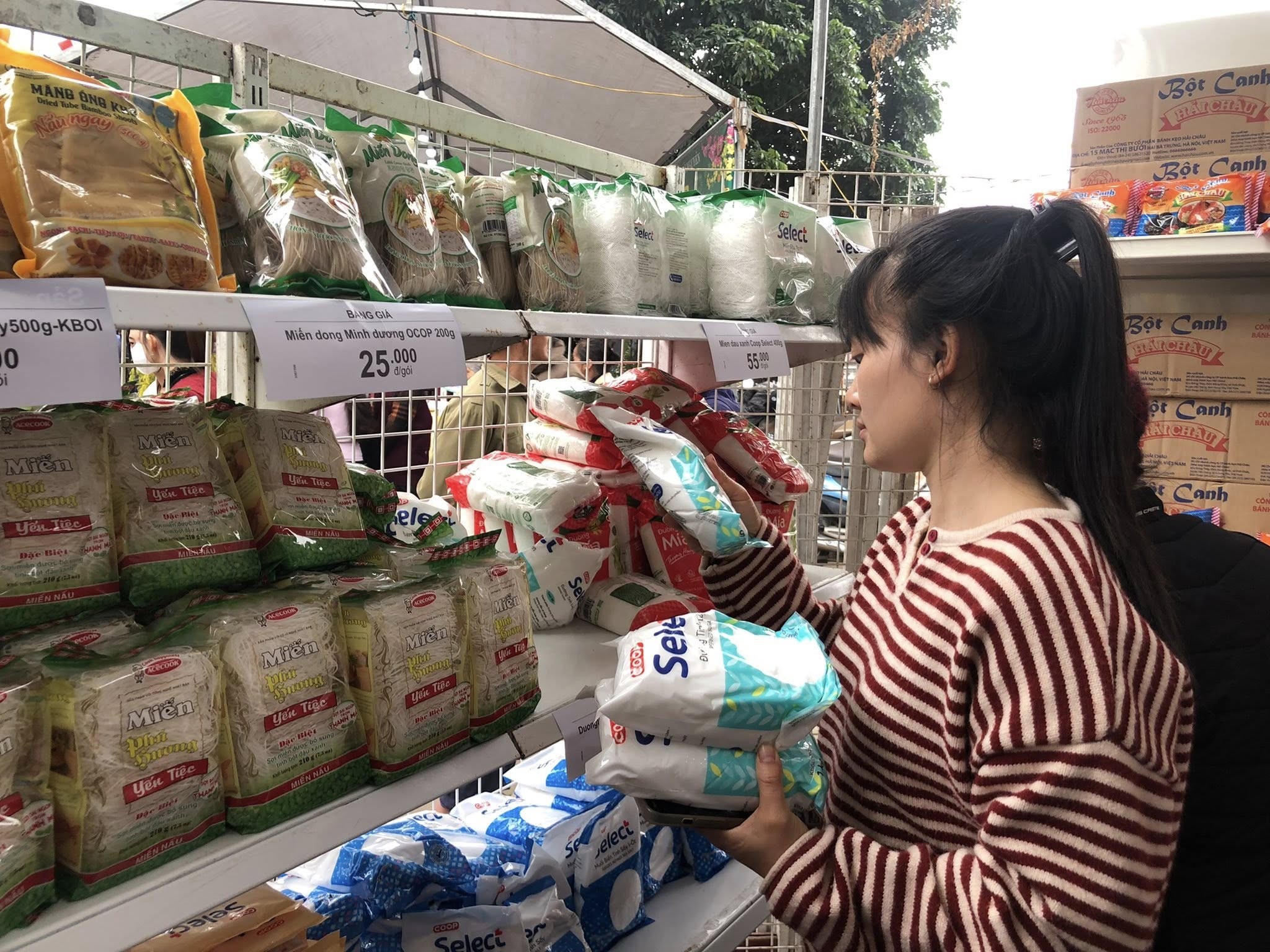 Chợ Tết vì đồng bào vùng lũ: Chăm lo Tết cho người dân Bắc Ninh, Khánh Hòa, Sơn La
