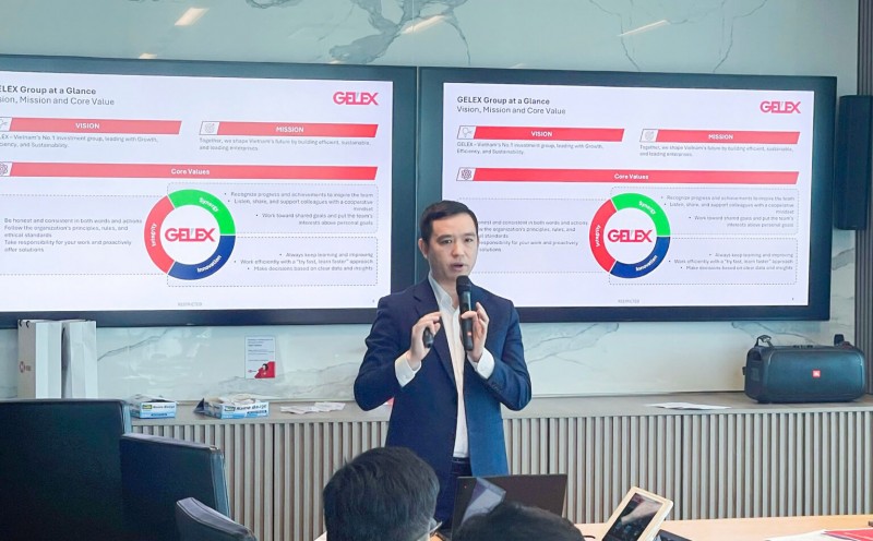Ông Bùi Đăng Khoa – Giám đốc Ban Tài chính Kế toán của Tập đoàn GELEX chia sẻ tại buổi Roadshow tại Singapore tháng 12/2025. Ông Bùi Đăng Khoa – Giám đốc Ban Tài chính Kế toán của Tập đoàn GELEX chia sẻ tại buổi Roadshow tại Singapore tháng 12/2025.