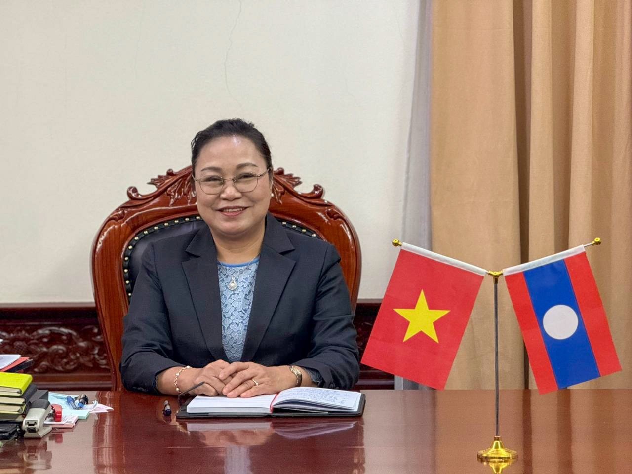 Đại sứ Lào tại Việt Nam Khamphao Ernthavanh. (Ảnh: Đại sứ quán Lào tại Việt Nam cung cấp)