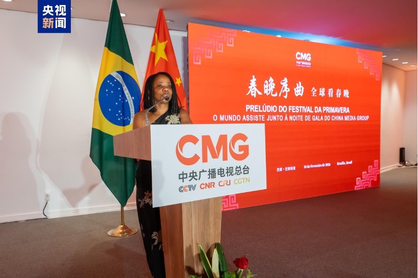 Robot Bumi xuất hiện tại hậu trường buổi tổng duyệt Gala Mừng Xuân của CMG Robot Bumi xuất hiện tại hậu trường buổi tổng duyệt Gala Mừng Xuân của CMG