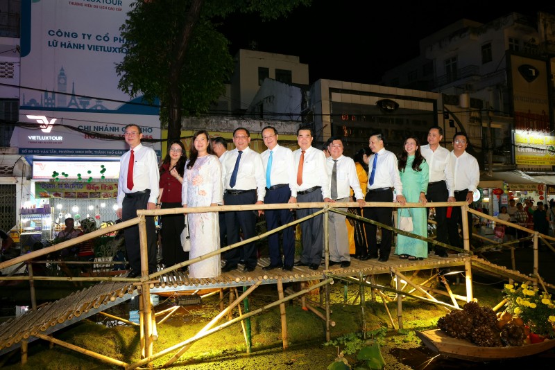 Cần Thơ khai mạc đường hoa nghệ thuật chủ đề “Tết sum vầy” Cần Thơ khai mạc đường hoa nghệ thuật chủ đề “Tết sum vầy”