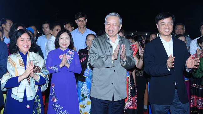 Mặt trận Tổ quốc Việt Nam tiếp tục hoàn thành sứ mệnh của mình, góp sức vào hành trình đưa đất nước Việt Nam vươn mình mạnh mẽ Mặt trận Tổ quốc Việt Nam tiếp tục hoàn thành sứ mệnh của mình, góp sức vào hành trình đưa đất nước Việt Nam vươn mình mạnh mẽ