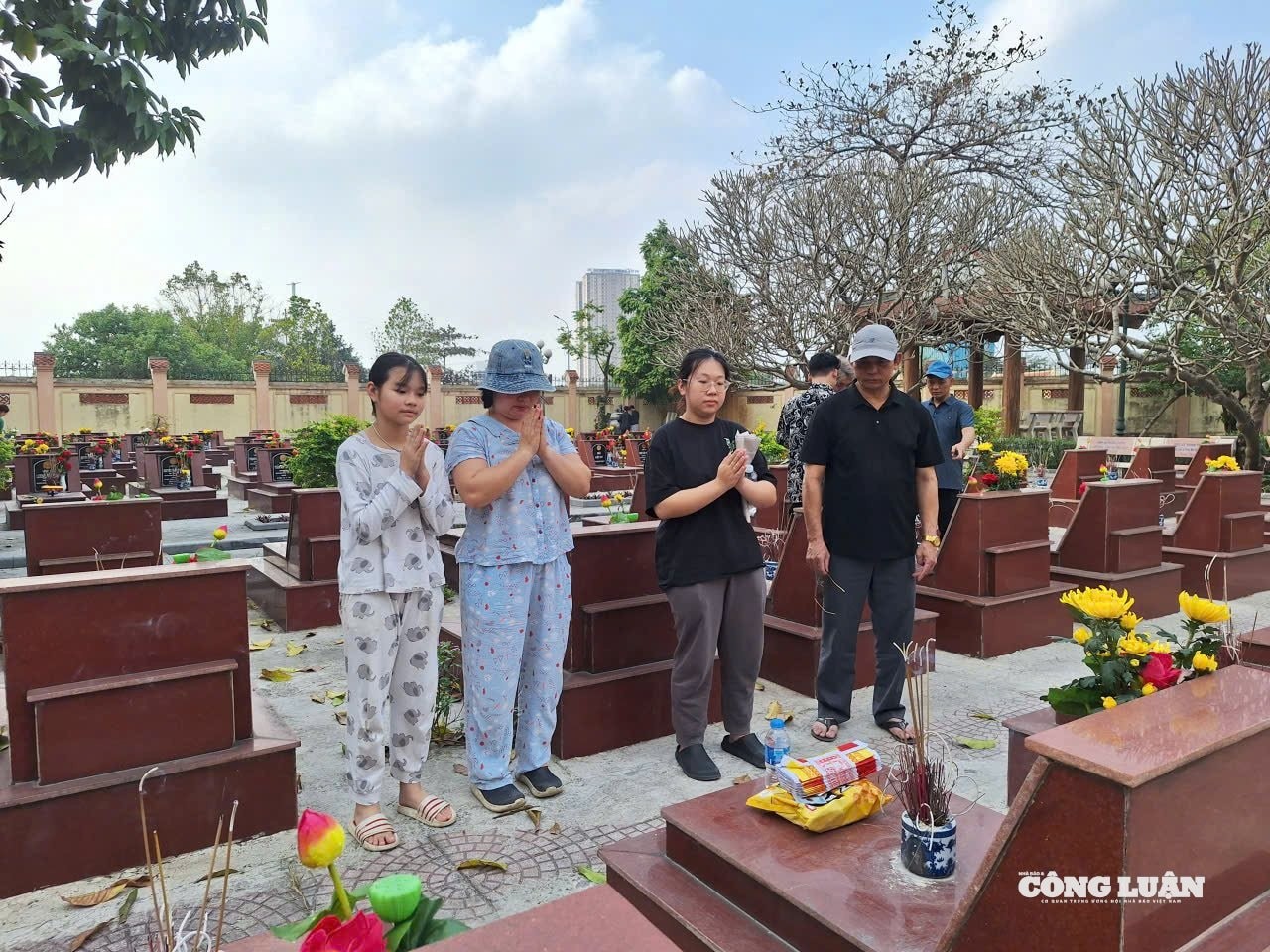 Mời ông bà về ăn Tết Mời ông bà về ăn Tết