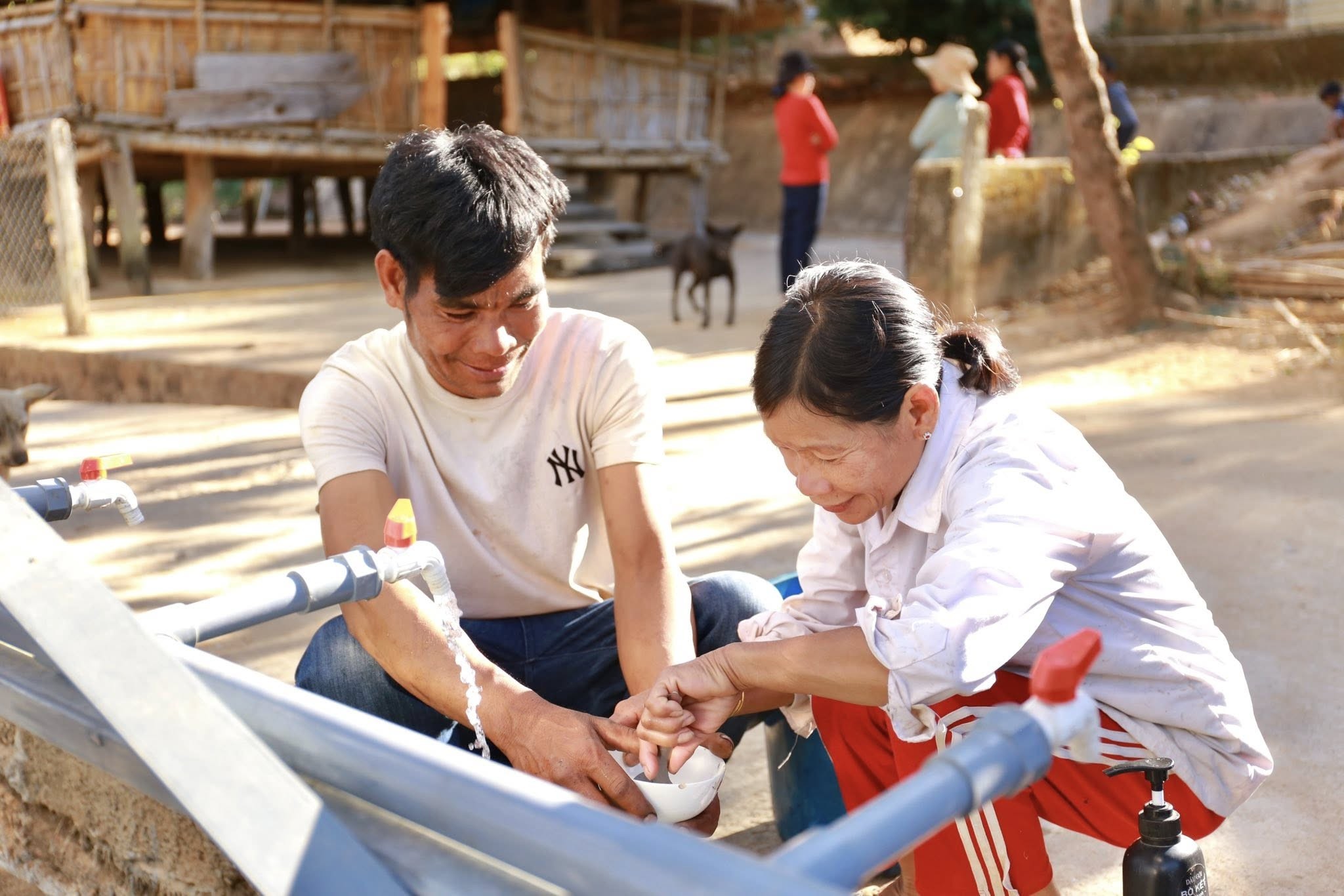 Nước sạch thắp sáng bản Kon Rlong Nước sạch thắp sáng bản Kon Rlong