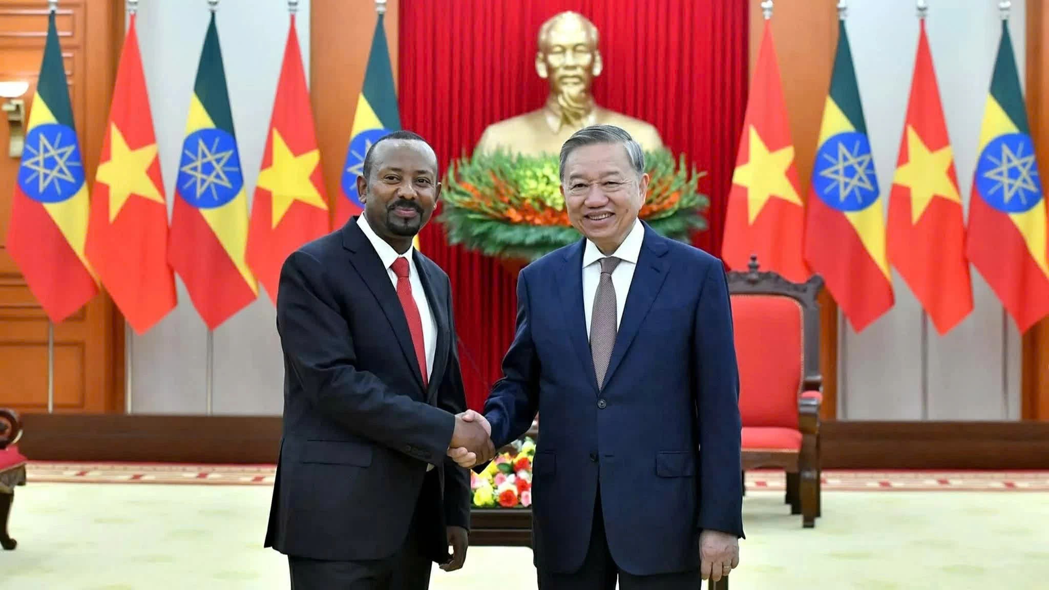 Đại sứ Dessie Dalkie Dukamo: Người dân Ethiopia luôn ngưỡng mộ tinh thần kiên cường, thành tựu phát triển vượt bậc của Việt Nam Đại sứ Dessie Dalkie Dukamo: Người dân Ethiopia luôn ngưỡng mộ tinh thần kiên cường, thành tựu phát triển vượt bậc của Việt Nam