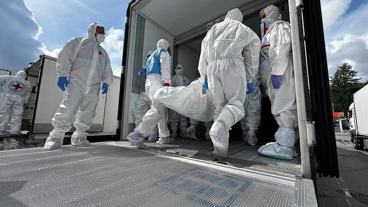 Hình ảnh một đợt trao đổi thi thể binh lính giữa Nga và Ukraine hồi 17-7-2025 - Ảnh: AFP Hình ảnh một đợt trao đổi thi thể binh lính giữa Nga và Ukraine hồi 17-7-2025 - Ảnh: AFP