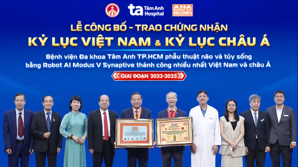 Bệnh viện Tâm Anh đạt kỷ lục Châu Á phẫu thuật não, cột sống bằng Robot AI