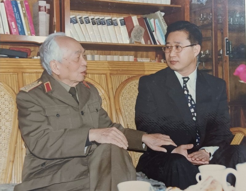 Ông Lý Xương Căn gặp gỡ Đại tướng Võ Nguyên Giáp. (Ảnh: NVCC) Ông Lý Xương Căn gặp gỡ Đại tướng Võ Nguyên Giáp. (Ảnh: NVCC)