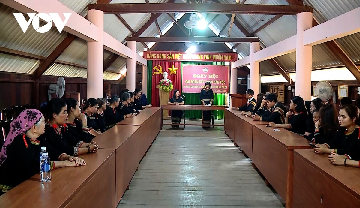 Thông tin về bầu cử được tuyên truyền đến bà con trong các buổi sinh hoạt cộng đồng. (Ảnh: VOV) Thông tin về bầu cử được tuyên truyền đến bà con trong các buổi sinh hoạt cộng đồng. (Ảnh: VOV)