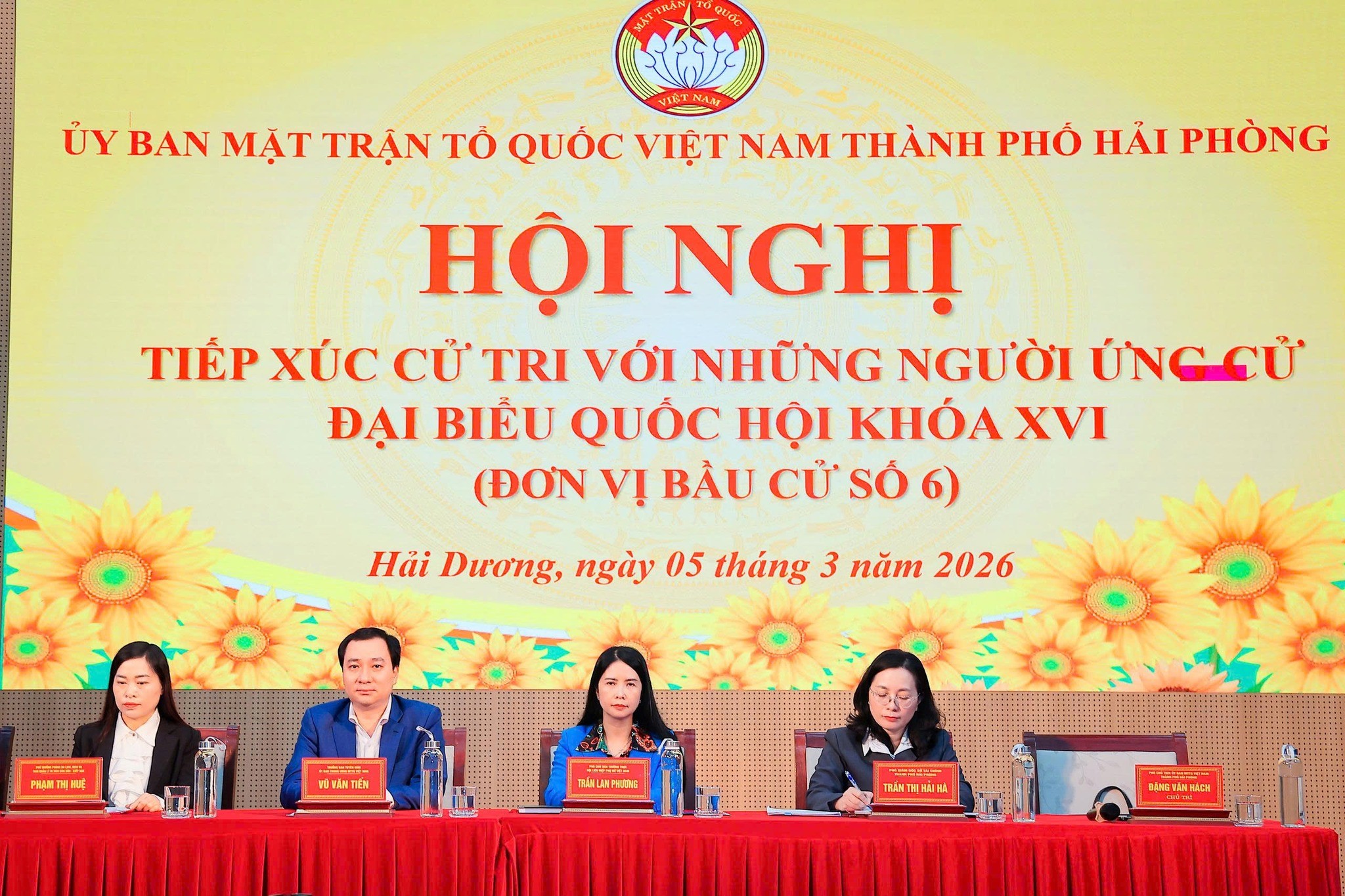 Hội nghị tiếp xúc cử tri với những người ứng cử đại biểu Quốc hội khóa XVI (đơn vị bầu cử số 6). Hội nghị tiếp xúc cử tri với những người ứng cử đại biểu Quốc hội khóa XVI (đơn vị bầu cử số 6).