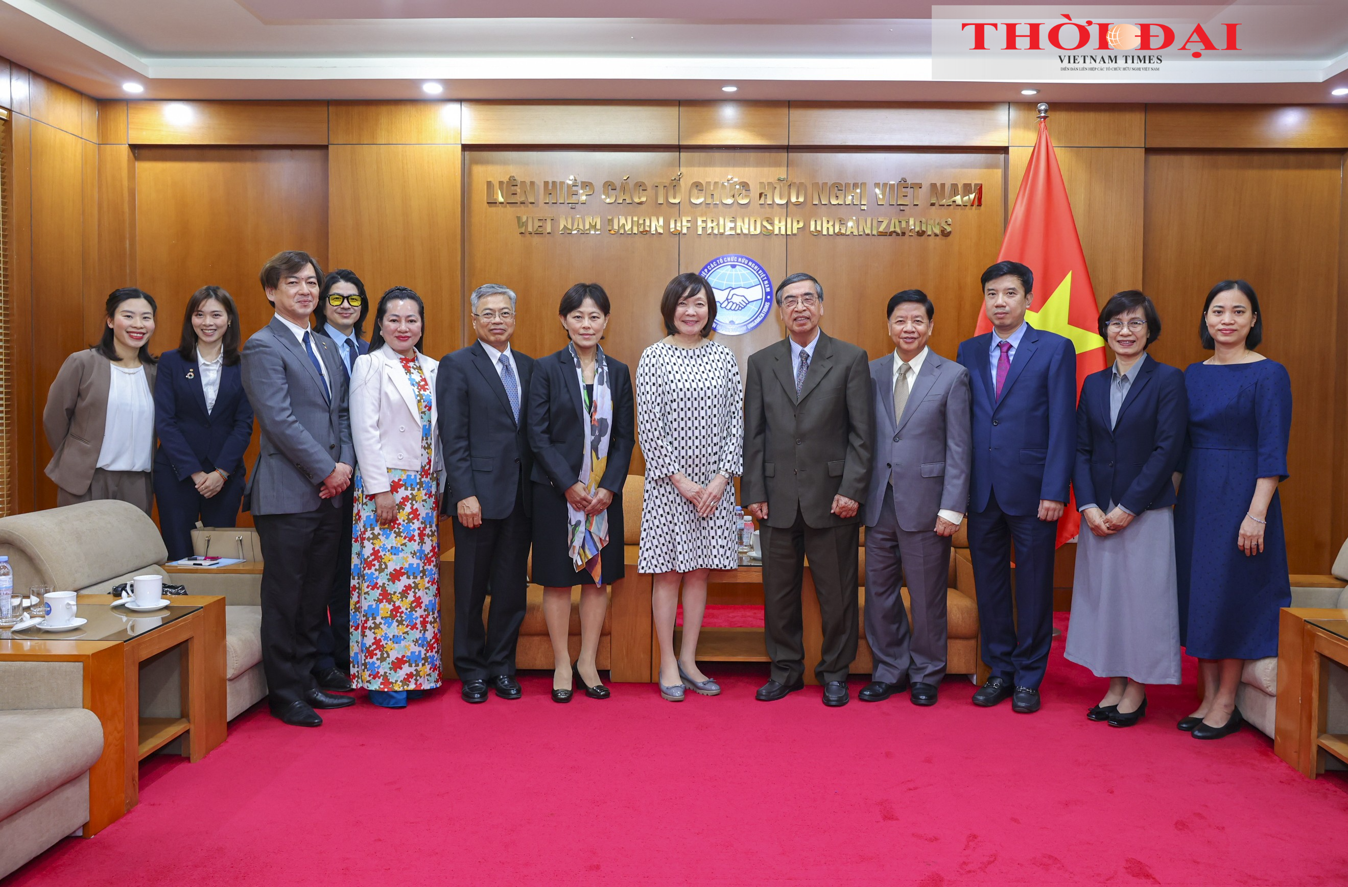 Các đại biểu chụp ảnh lưu niệm. (Ảnh: Đinh Hòa) Các đại biểu chụp ảnh lưu niệm. (Ảnh: Đinh Hòa)