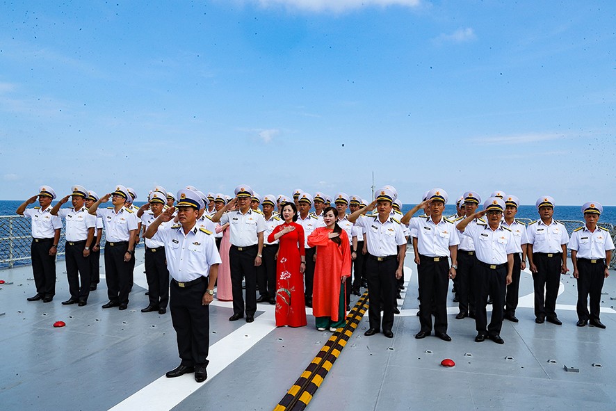 Tàu 016-Quang Trung vượt qua đường xích đạo tham dự Kakadu (2026) Tàu 016-Quang Trung vượt qua đường xích đạo tham dự Kakadu (2026)