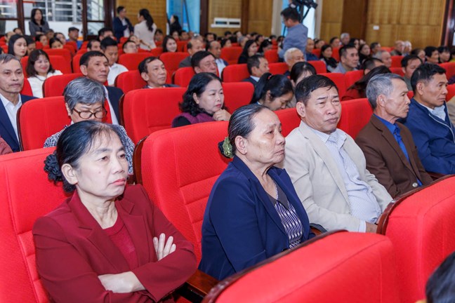 Từ ý kiến cử tri đến nghị trường: Cam kết hành động vì nhân dân Từ ý kiến cử tri đến nghị trường: Cam kết hành động vì nhân dân