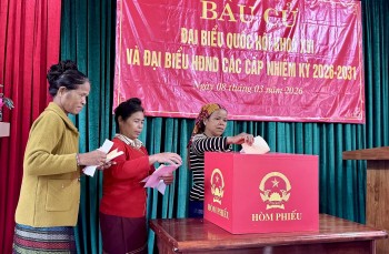 Cử tri vùng sâu, hải đảo nô nức tham gia bầu cử sớm