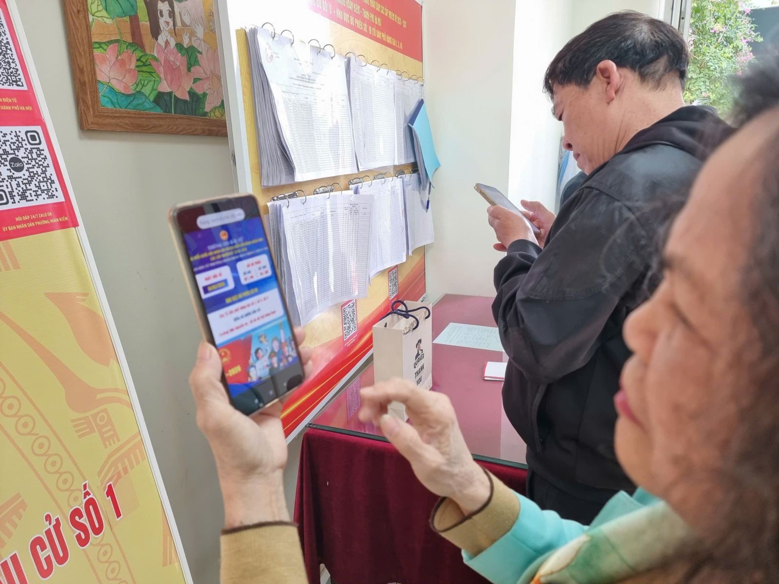 quét mã QR để có thông tin cập nhật về công tác bầu cử. quét mã QR để có thông tin cập nhật về công tác bầu cử.