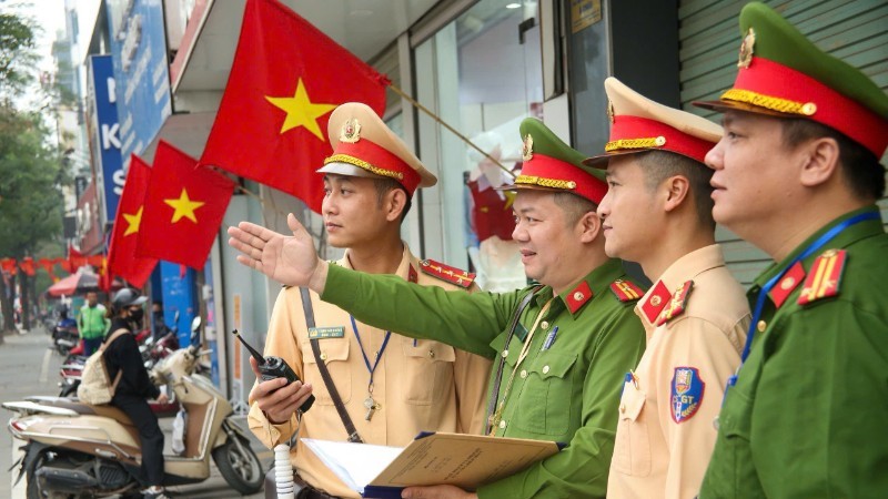 Các lực lượng chức năng phối hợp bảo đảm an ninh, an toàn cho các tuyến đường thông suốt phục vụ ngày bầu cử. Các lực lượng chức năng phối hợp bảo đảm an ninh, an toàn cho các tuyến đường thông suốt phục vụ ngày bầu cử.