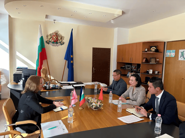 Quảng bá hình ảnh Việt Nam tại Lễ hội Hoa hồng Bulgaria Quảng bá hình ảnh Việt Nam tại Lễ hội Hoa hồng Bulgaria