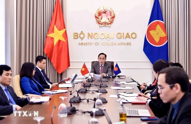 Đoàn Việt Nam tham dự trực tuyến Hội nghị Bộ trưởng Ngoại giao ASEAN đặc biệt về tình hình Trung Đông. (Ảnh: TTXVN)