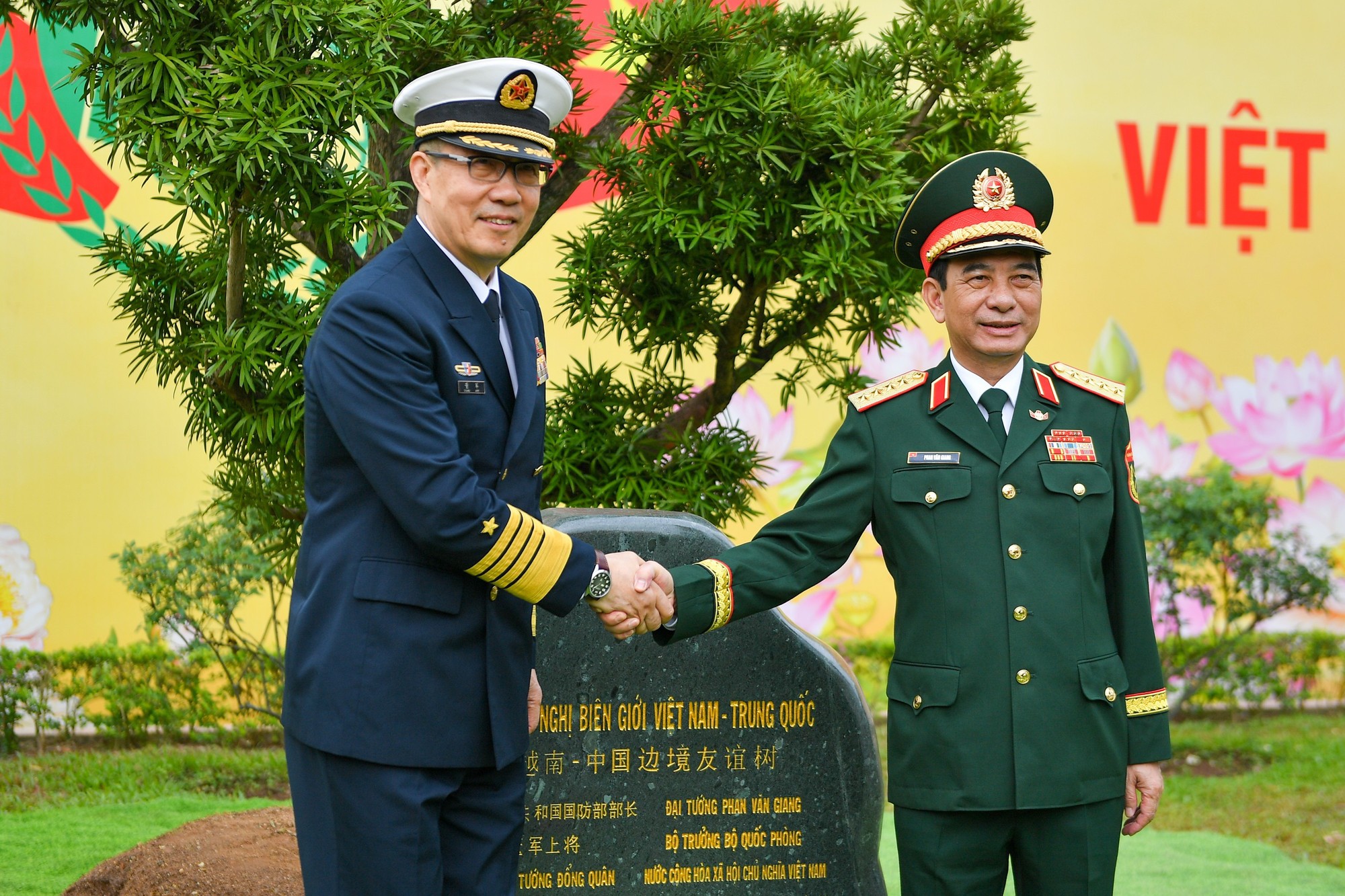 Giao lưu hữu nghị quốc phòng biên giới Việt Nam - Trung Quốc lần thứ 10 Giao lưu hữu nghị quốc phòng biên giới Việt Nam - Trung Quốc lần thứ 10