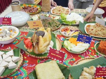 “Tết Chung Vị”: Giao lưu văn hoá ẩm thực Tết Việt - Lào