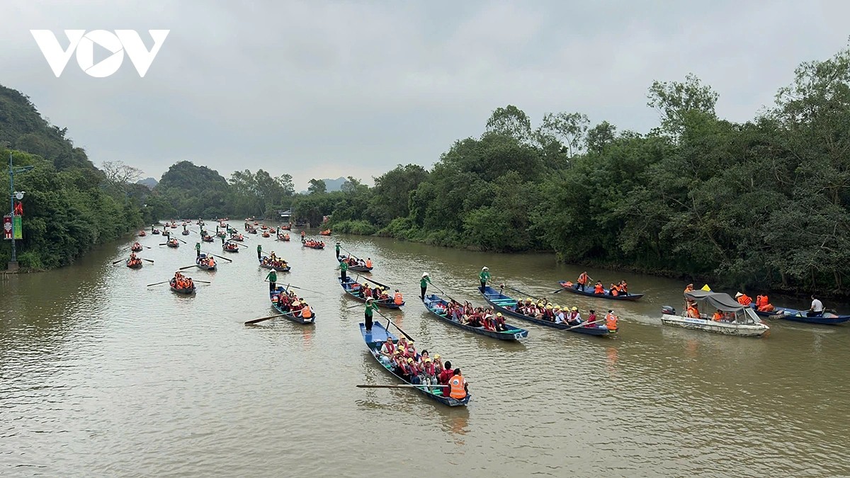 Gần 400 đại biểu, Đại sứ tham gia “Du xuân hữu nghị 2026” tại chùa Hương
