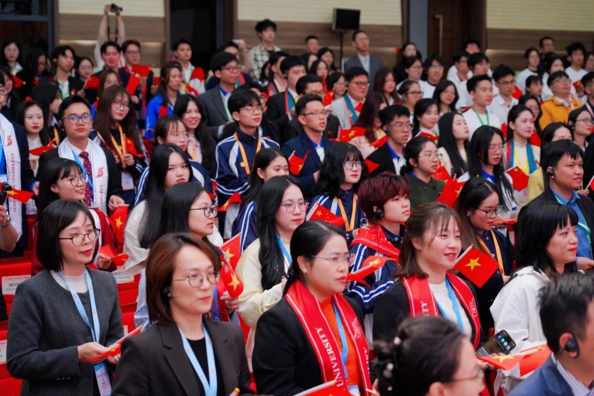 Thanh niên Việt Nam - Trung Quốc kế thừa “nguồn gene đỏ”, vun đắp tình hữu nghị truyền thống Thanh niên Việt Nam - Trung Quốc kế thừa “nguồn gene đỏ”, vun đắp tình hữu nghị truyền thống