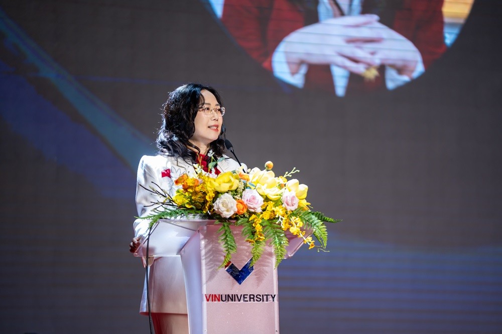 Tiến sĩ Lê Mai Lan - Phó Chủ tịch Tập đoàn Vingroup, Chủ tịch Hội đồng Trường Đại học VinUni phát biểu tại lễ khai giảng, chính thức kick off chương trình học. Tiến sĩ Lê Mai Lan - Phó Chủ tịch Tập đoàn Vingroup, Chủ tịch Hội đồng Trường Đại học VinUni phát biểu tại lễ khai giảng, chính thức kick off chương trình học.