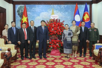Hội hữu nghị Việt Nam - Lào chúc mừng Đại sứ quán Lào nhân dịp Tết cổ truyền Bunpimay