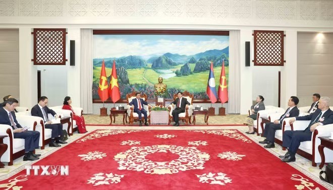 Quan hệ chính trị giữa Việt Nam-Lào ngày càng gắn bó, tin cậy Quan hệ chính trị giữa Việt Nam-Lào ngày càng gắn bó, tin cậy
