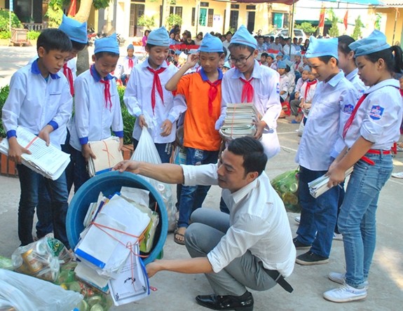 Đội viên tỉnh Thái Bình hưởng ứng Phong trào “Kế hoạch nhỏ”. Đội viên tỉnh Thái Bình hưởng ứng Phong trào “Kế hoạch nhỏ”.