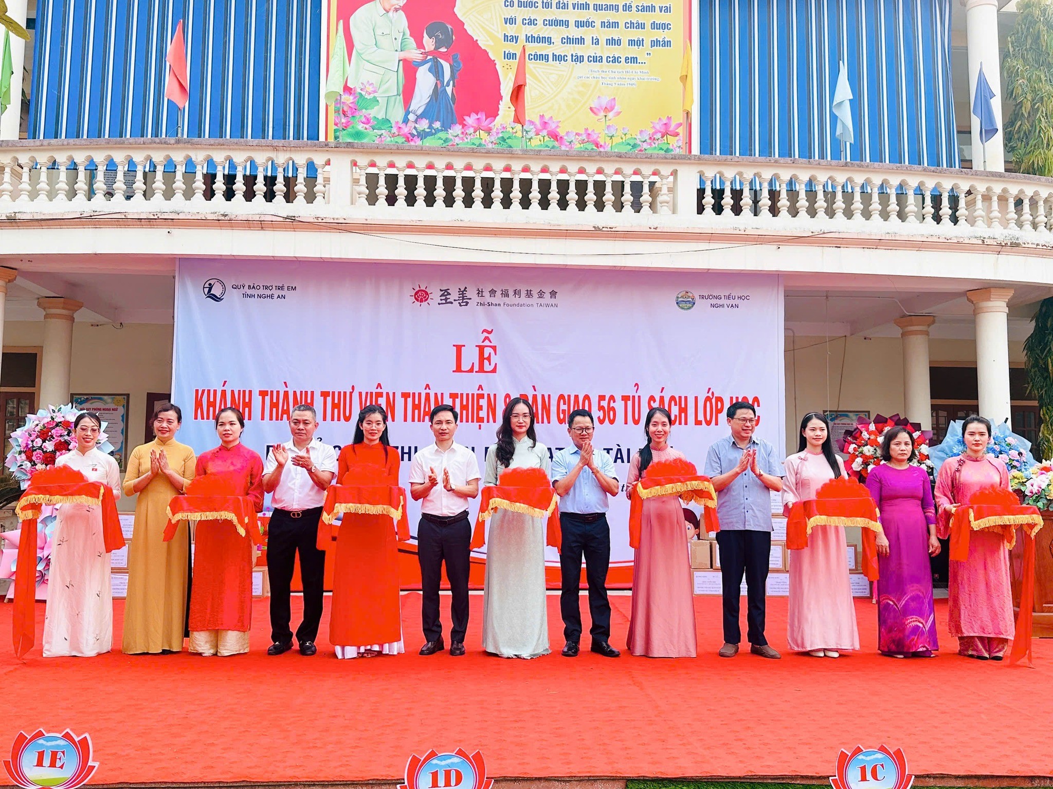 Lễ khánh thành thư viện thân thiện và bàn giao tủ sách lớp học tại Trường Tiểu học Nghị Vạn (xã Nghi Lộc, tỉnh Nghệ An).