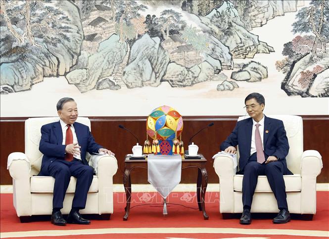 Tổng Bí thư, Chủ tịch nước Tô Lâm tiếp Bí thư Khu ủy Khu tự trị dân tộc Choang Quảng Tây (Trung Quốc) Chú thích ảnh