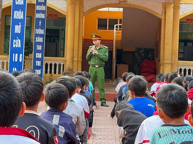 Từ bản làng đến lớp học: Gieo mầm văn hóa giao thông nơi vùng biên Từ bản làng đến lớp học: Gieo mầm văn hóa giao thông nơi vùng biên