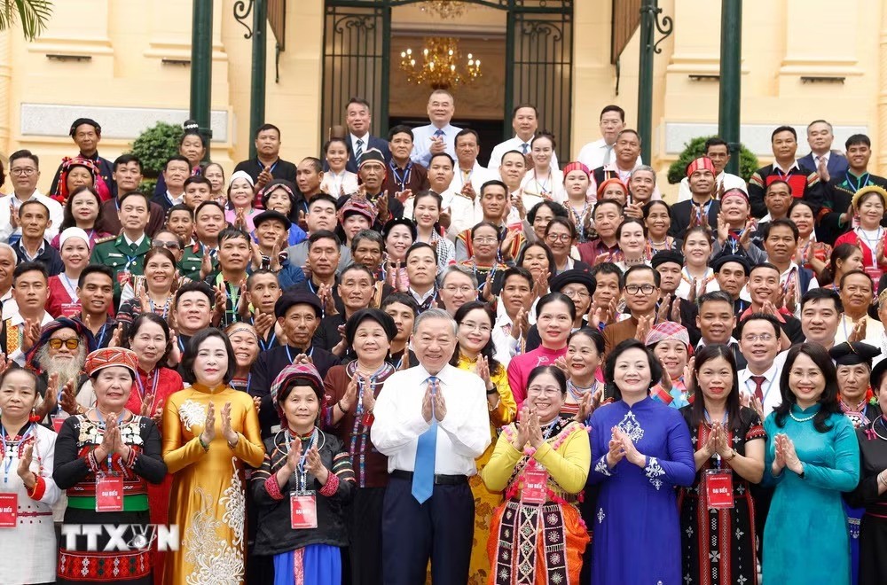 Tổng Bí thư, Chủ tịch nước: Già làng, trưởng bản góp phần củng cố khối đại đoàn kết toàn dân tộc Tổng Bí thư, Chủ tịch nước: Già làng, trưởng bản góp phần củng cố khối đại đoàn kết toàn dân tộc